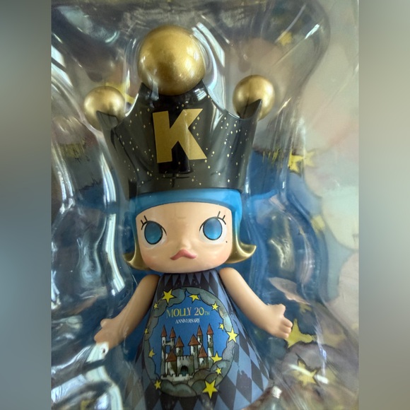 Molly 20th Anniversary Figure - Blue and Gold Hangcard. Authentic. - Picture 3 of 5